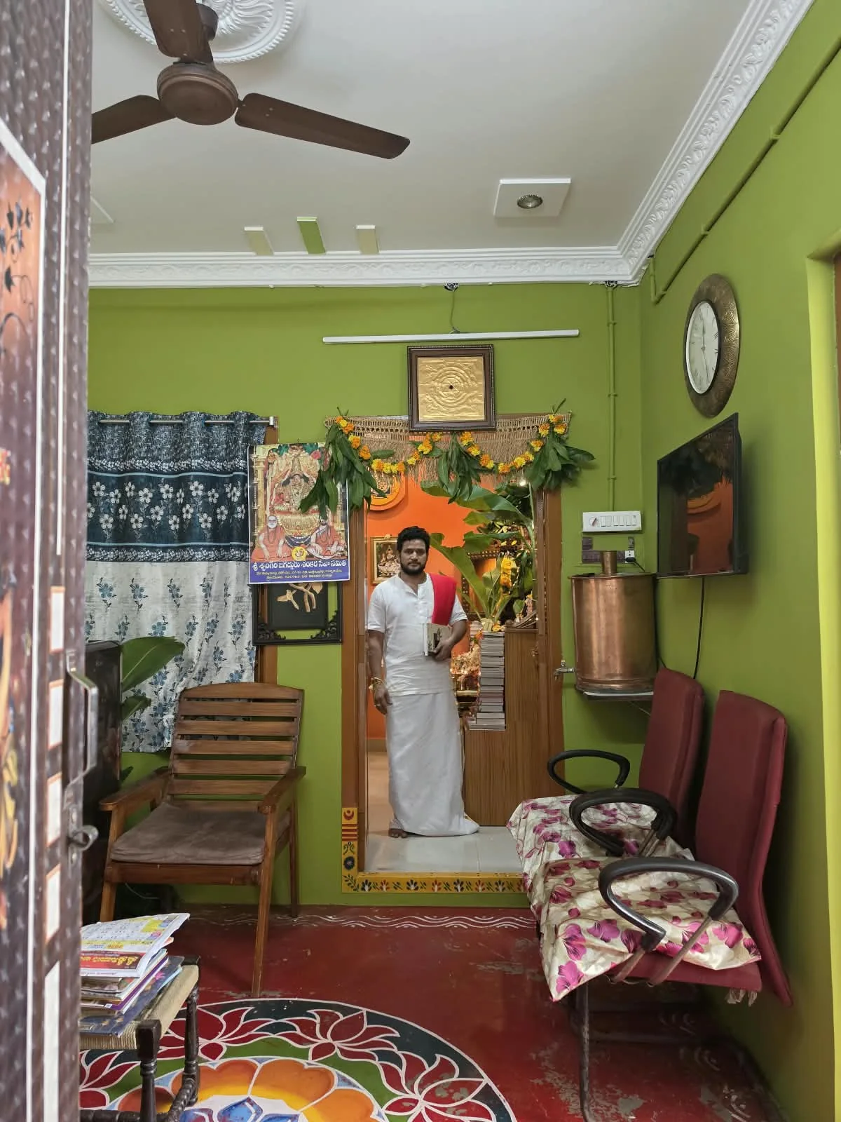Waiting area at Hampi Chakrasiddhi Jyothishyalayam in Vijayawada Waiting area at Hampi Chakrasiddhi Jyothishyalayam in Vijayawada